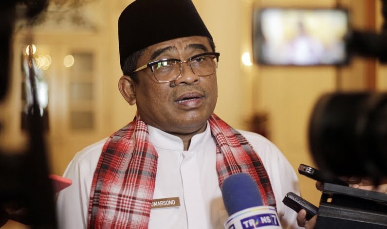Plt. Gubernur Soni: Ber KTP Ganda Indikasi Orang Iseng Yang Ingin Kacaukan Pilkada Plt. Gubernur Soni: Ber KTP Ganda Indikasi Orang Iseng Yang Ingin Kacaukan Pilkada