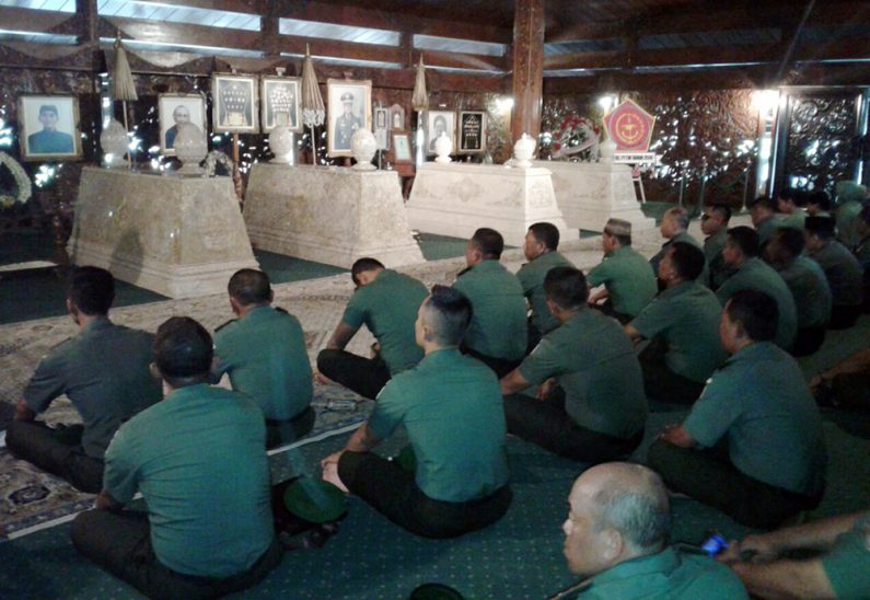 Napak Tilas Supersemar, Ziarah Makam Presiden Soehato di Astana Giri Bangun Napak Tilas Supersemar, Ziarah Makam Presiden Soehato di Astana Giri Bangun