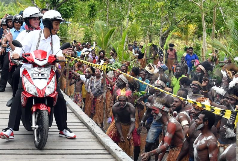 Jokowi Berikan Apresiasi Pembangunan Infrastruktur di Asmat Jokowi Berikan Apresiasi Pembangunan Infrastruktur di Asmat