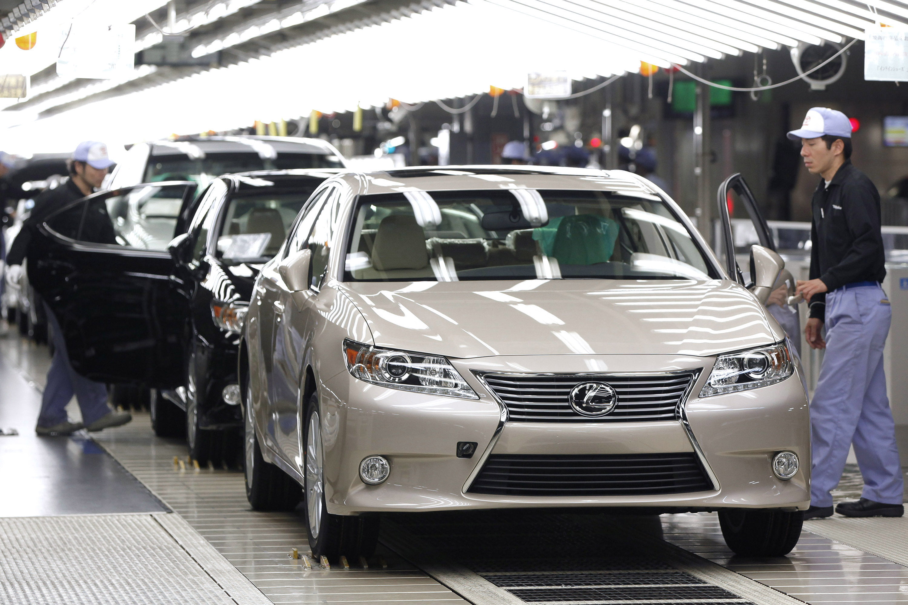  Toyota  Pilih Kembangkan Mobil Jenis  Listrik Daripada Jenis  
