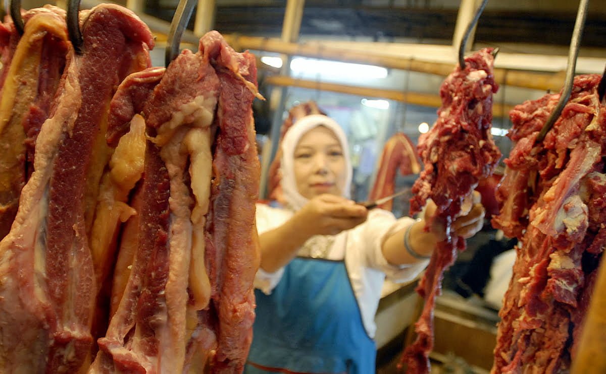 Photo Credit: Pemerintah lakukan pembatasan harga daging sapi segar agar tidak melebihi dari Rp130.000 per kilogram. Salah satu upaya konkretnya adalah menggandeng Asosiasi Pedagang Daging Indonesia (APDI) untuk menggelar operasi pasar. ANTARA