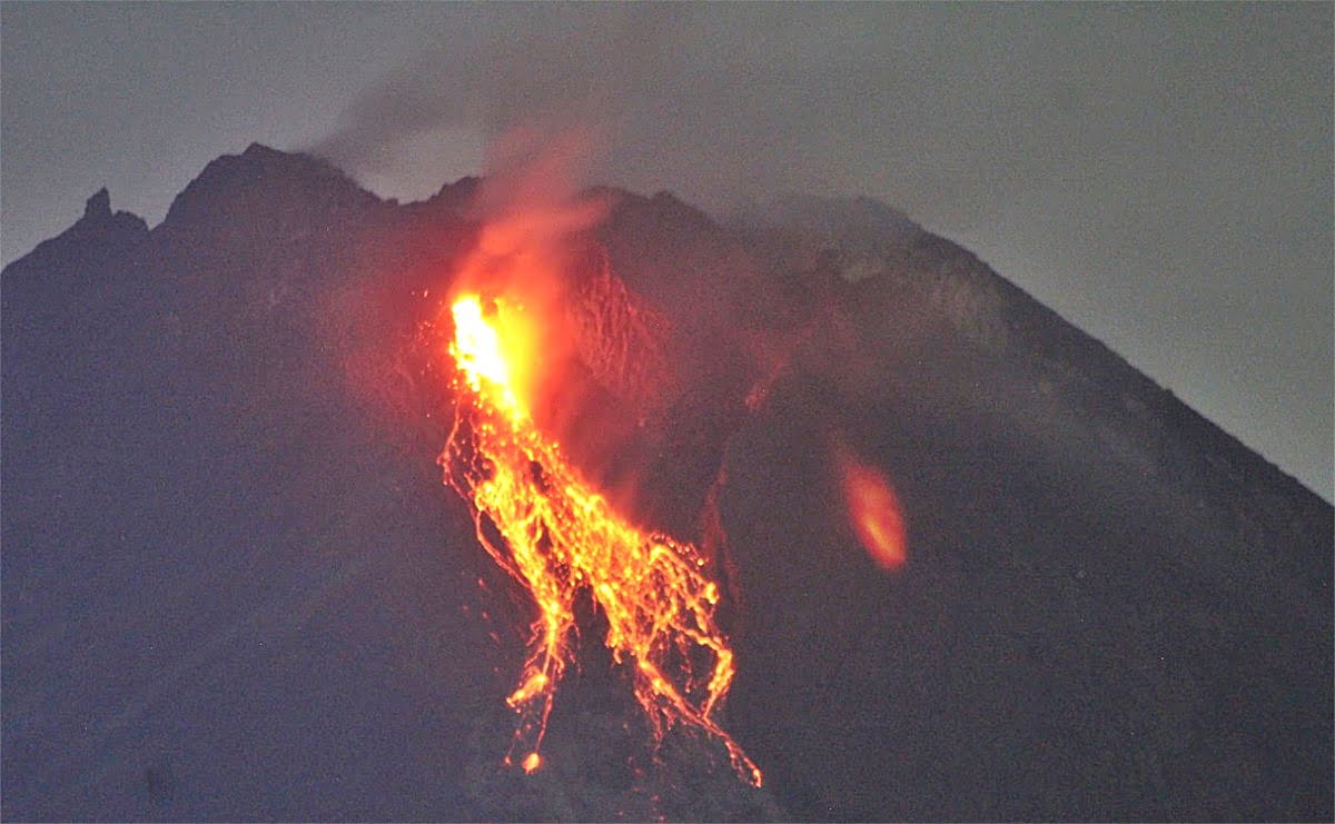 Photo Credit: Gunung Merapi kembali menunjukan aktivitas vulkanik. Twitter@BPPTKG