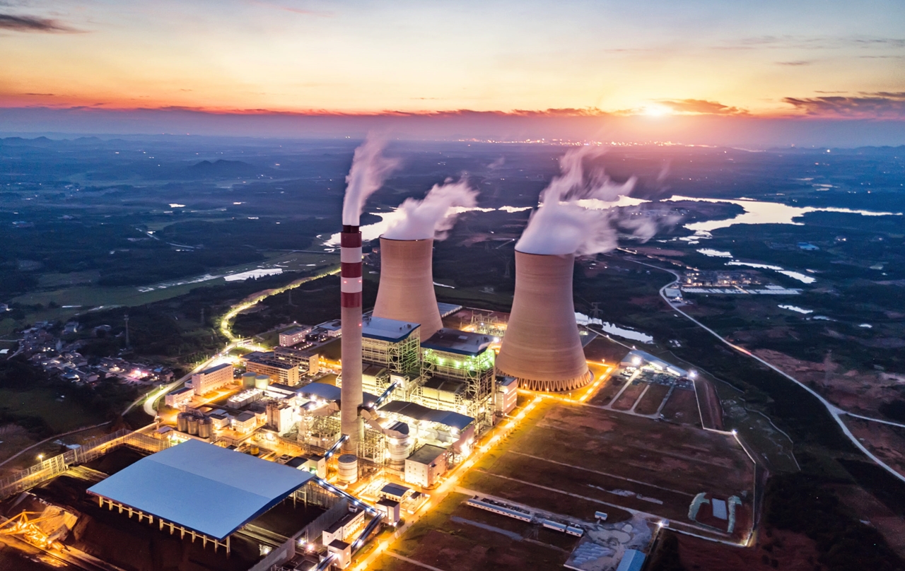 Photo Credit: Thermal power station, ketika membahas soal energi berkelanjutan, pertimbangan logistik dan ketersediaan sumber daya, membuat tenaga nuklir menjadi banyak dijadikan pilihan oleh negara maju. GETTY IMAGES