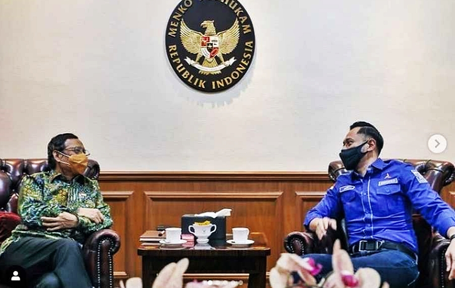 Photo Credit: Ketua Umum DPP Partai Demokrat versi Kongres V, Agus Harimurti Yudhoyono (AHY), temui Menteri Koordinator Bidang Politik, Hukum dan Keamanan (Menko Polhukam), Mahfud MD, di Kantor Kemenko Polhukam, Jakarta, Senin, 8 Maret 2021. INSTAGRAM