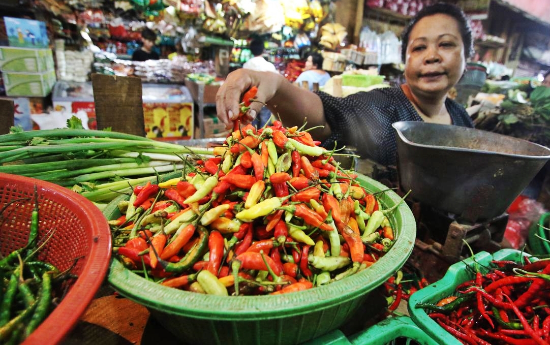 Photo Credit: Harga cabai caplak, dan bawang putih di sejumlah pasar tradisional mengalami kenaikan. FILE/LP6/Angga Yuniar