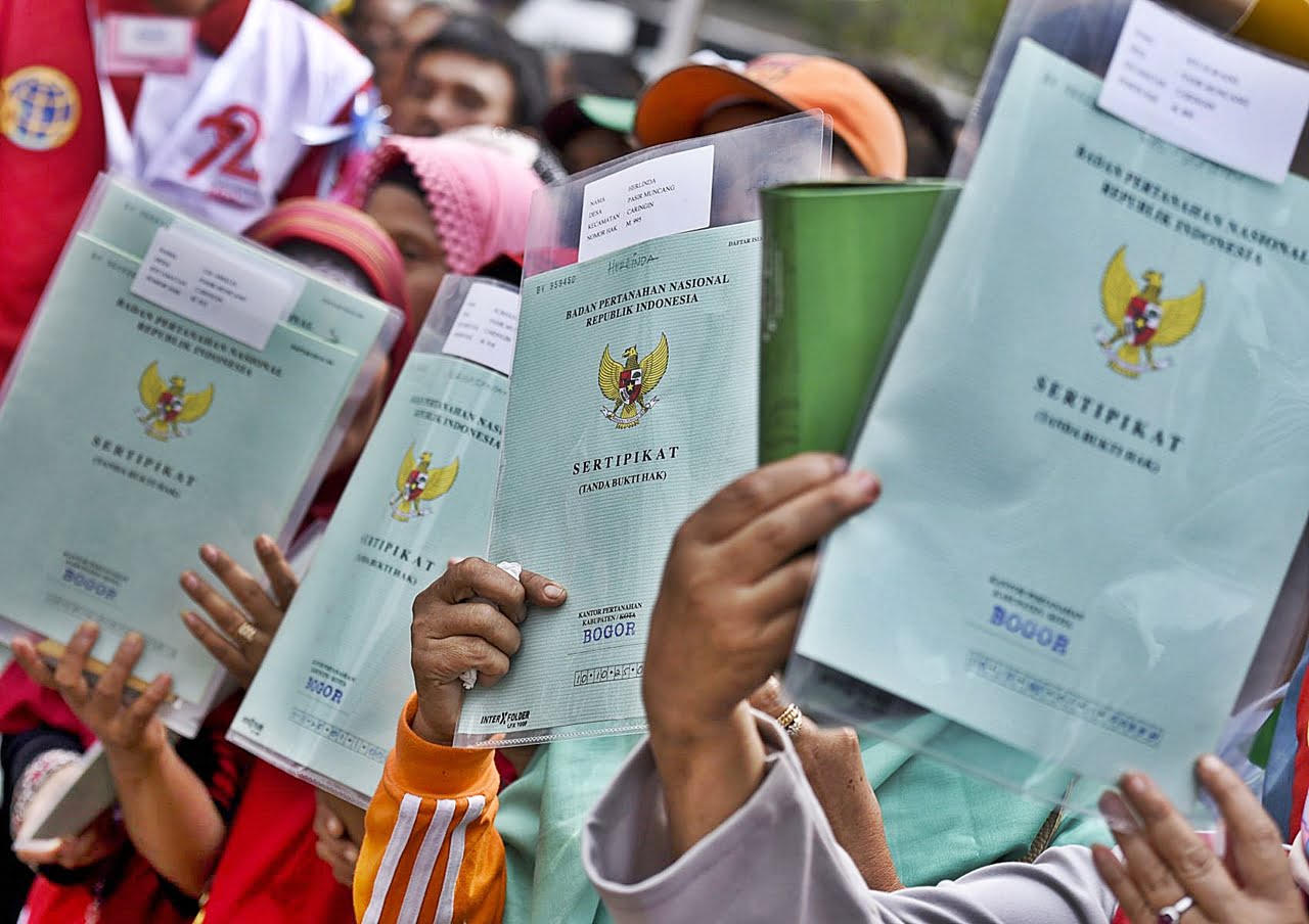Photo Credit: Presiden Joko Widodo (Jokowi) telah membagikan 705 ribu sertifikat tanah di lima provinsi dan 37 kabupaten secara serempak. ANTARA/Hafidz Mubarak A