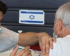 Israel Berikan Vaksinasi Kepada 100 Ribu Pekerja Palestina