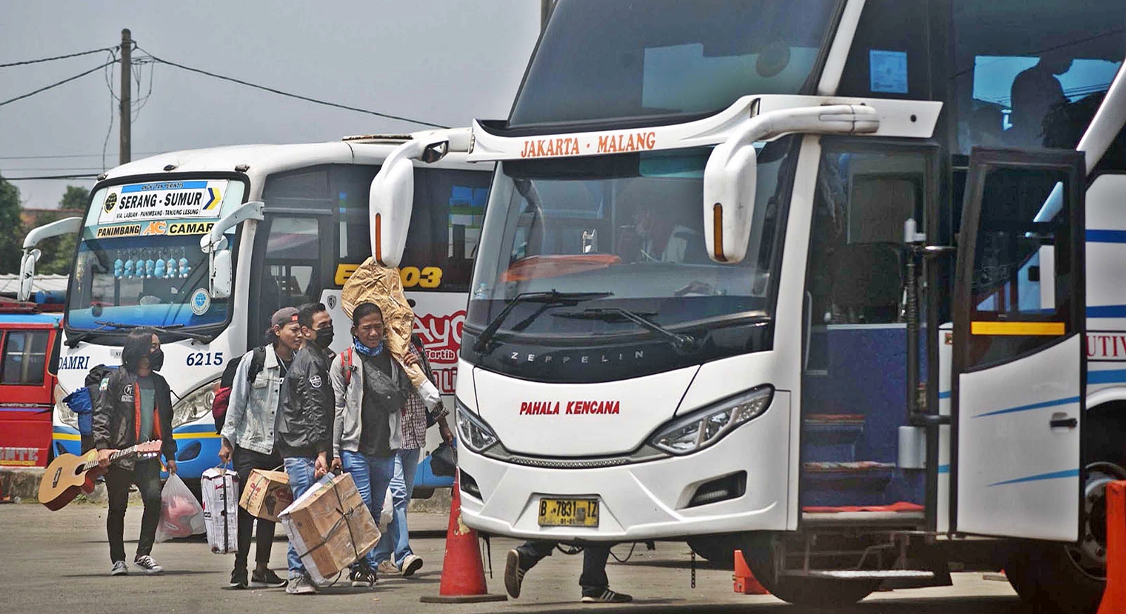 Photo Credit: Pemerintah melarang mudik selama periode 6-17 Mei 2021. Kebijakan ini berlaku bagi seluruh moda transportasi, di antaranya kendaraan pribadi, kereta api, kapal laut, dan udara. ANTARA/Asep Fathulrahman