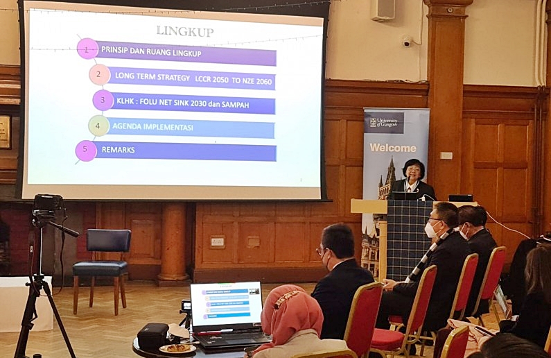 Photo Credit: Menteri Lingkungan Hidup dan Kehutanan (LHK) Siti Nurbaya Bakar, saat memenuhi undangan Persatuan Pelajar Indonesia (PPI) di Universitas Glasgow, Selasa (02/11/2021). Foto Twitter @SitiNurbayaLHK