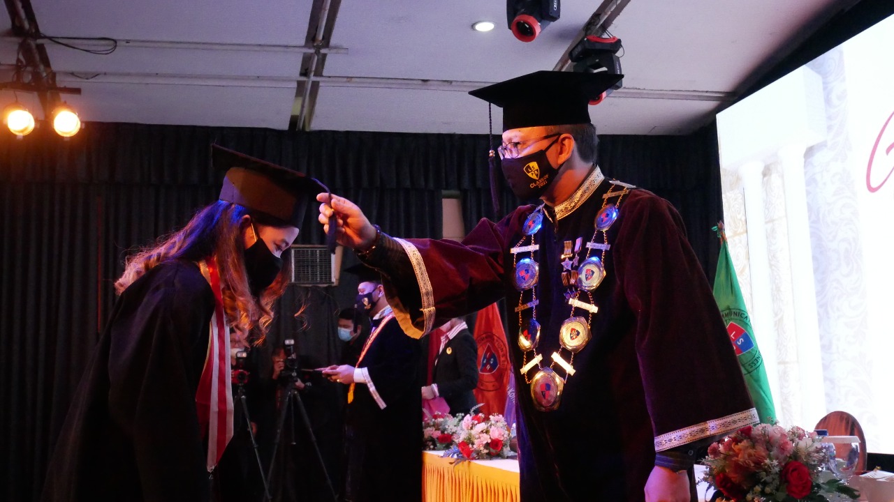 Foto acara Hybrid Wisuda LSPR Tahun 2021 "LSPR CETAK SUMBER DAYA MANUSIA YANG UNGGUL BERWAWASAN INTERNASIONAL"