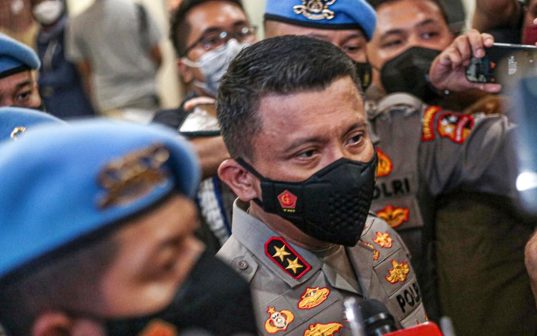 Irjen Pol Ferdy Sambo meninggalkan Bareskrim Mabes Polri usai menjalani pemeriksaan selama tujuh jam terkait kasus tewasnya Brigadir Nofriansyah Yoshua Hutabarat alias Brigadir J. Foto Faizal Fanani