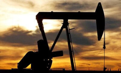 Harga minyak makin tertekan ketika produsen minyak dengan pertumbuhan tercepat Rusia, Gazprom Neft, mengatakan pihaknya berencana menggandakan produksi minyak di ladang Zhagrin di Siberia Barat. REUTERS/Agus Mordant