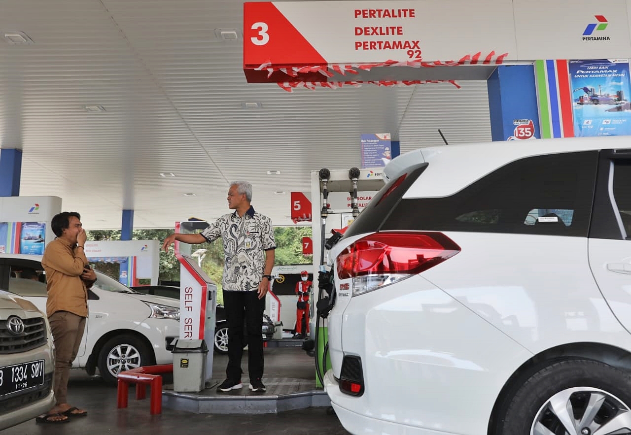 Gubernur Jawa Tengah (Jateng) Ganjar Pranowo pada saat melakukan sidak di SPBU Rest Area 379A, ruas tol Batang-Semarang. FILE/Telegraf