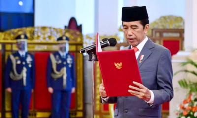 Presiden Joko Widodo (Jokowi) melantik lima anggota Dewan Kehormatan Penyelenggara Pemilu (DKPP) masa tugas 2022-2027, di Istana Negara, Jakarta, Rabu (7/9/2021). BPMI/Setpres