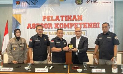 Foto: Adi Mahfudz Wuhadji, Komisioner BNSP dan Brigjen Pol Edy Murbowo, S.IK, M.Si Dirbitpotmas Baharkam Polri di Pelatihan Asesor Kompetensi LSP SATPAM ABUJAPI, Jakarta (27/11/23). (Doc.Ist)