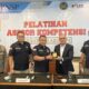 Foto: Adi Mahfudz Wuhadji, Komisioner BNSP dan Brigjen Pol Edy Murbowo, S.IK, M.Si Dirbitpotmas Baharkam Polri di Pelatihan Asesor Kompetensi LSP SATPAM ABUJAPI, Jakarta (27/11/23). (Doc.Ist)